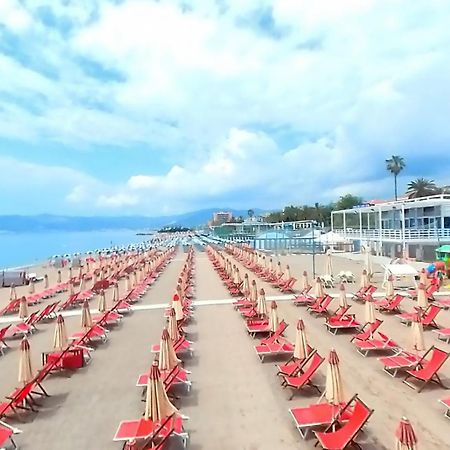 Апартаменты Il Nido Sul Mare Савона Экстерьер фото